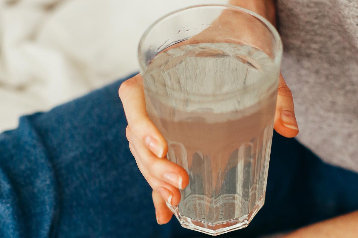 Белый осадок в воде